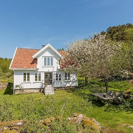 Enjoy A Getaway In The Southern Archipelago بيت للعطل Søgne